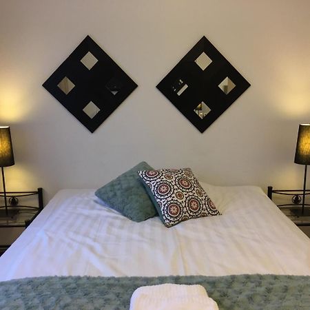 Maelaroe Hotell Ekero Bagian luar foto
